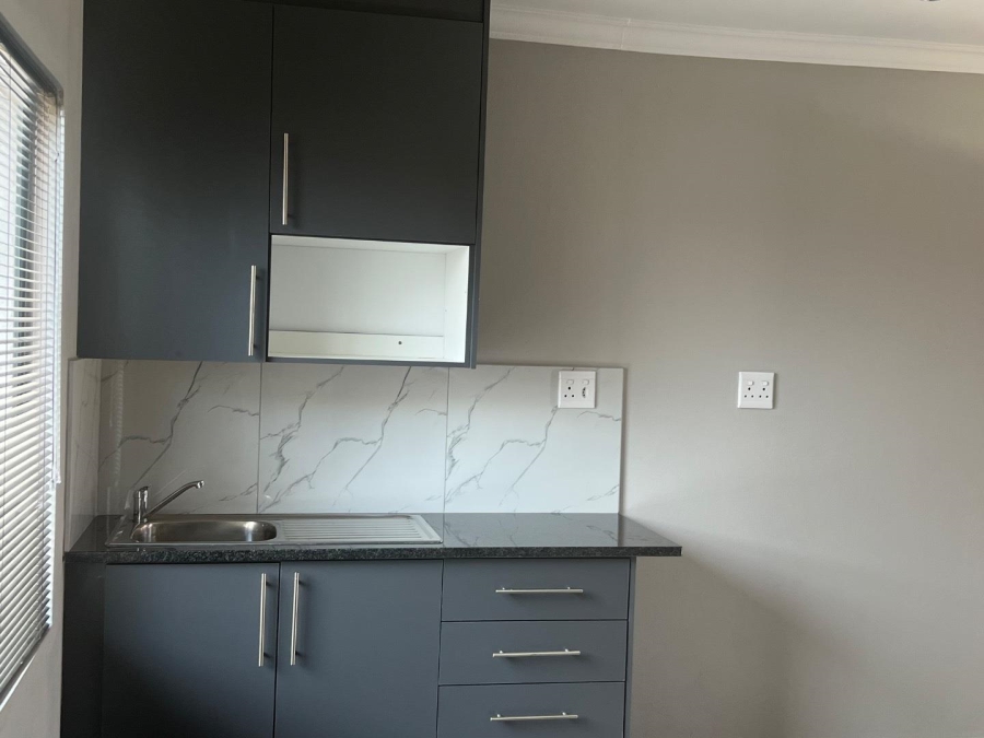 To Let 8 Bedroom Property for Rent in Bethanie North West